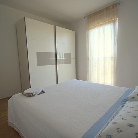 Apartment Luigia Новиград Экстерьер фото