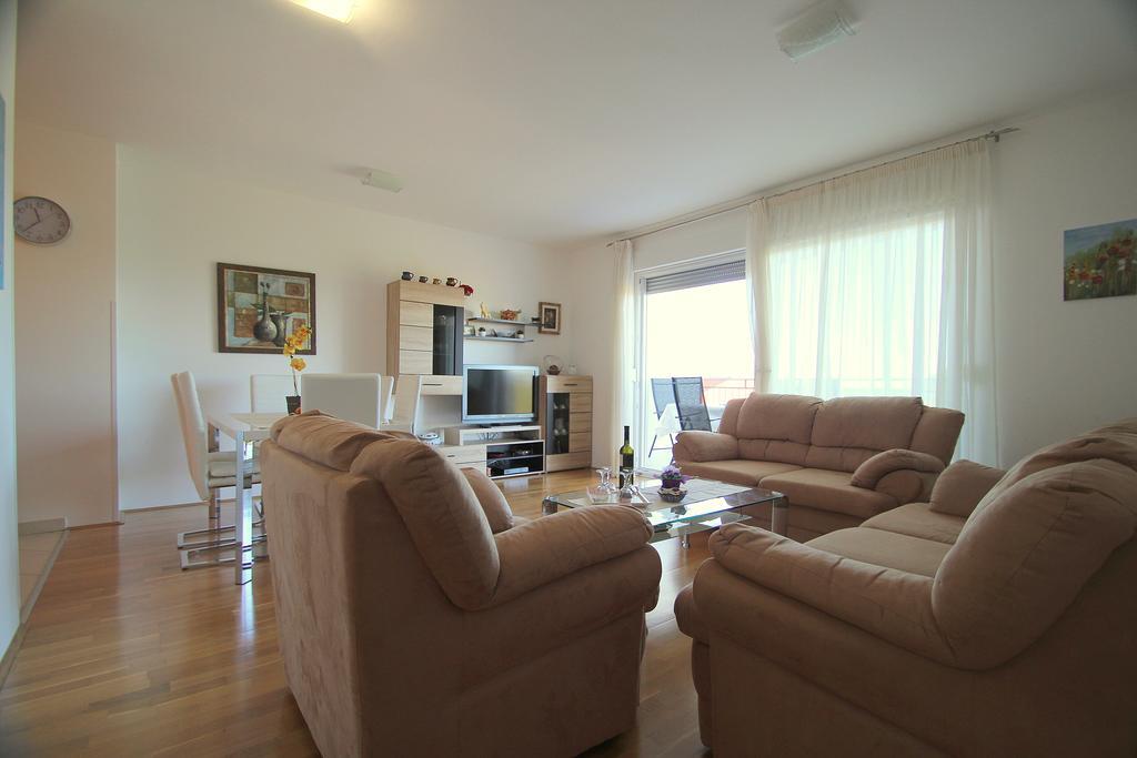Apartment Luigia Новиград Экстерьер фото